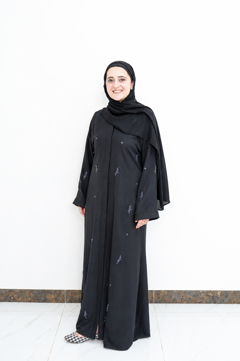 Black Minimalist Bead-Embroidered Abaya