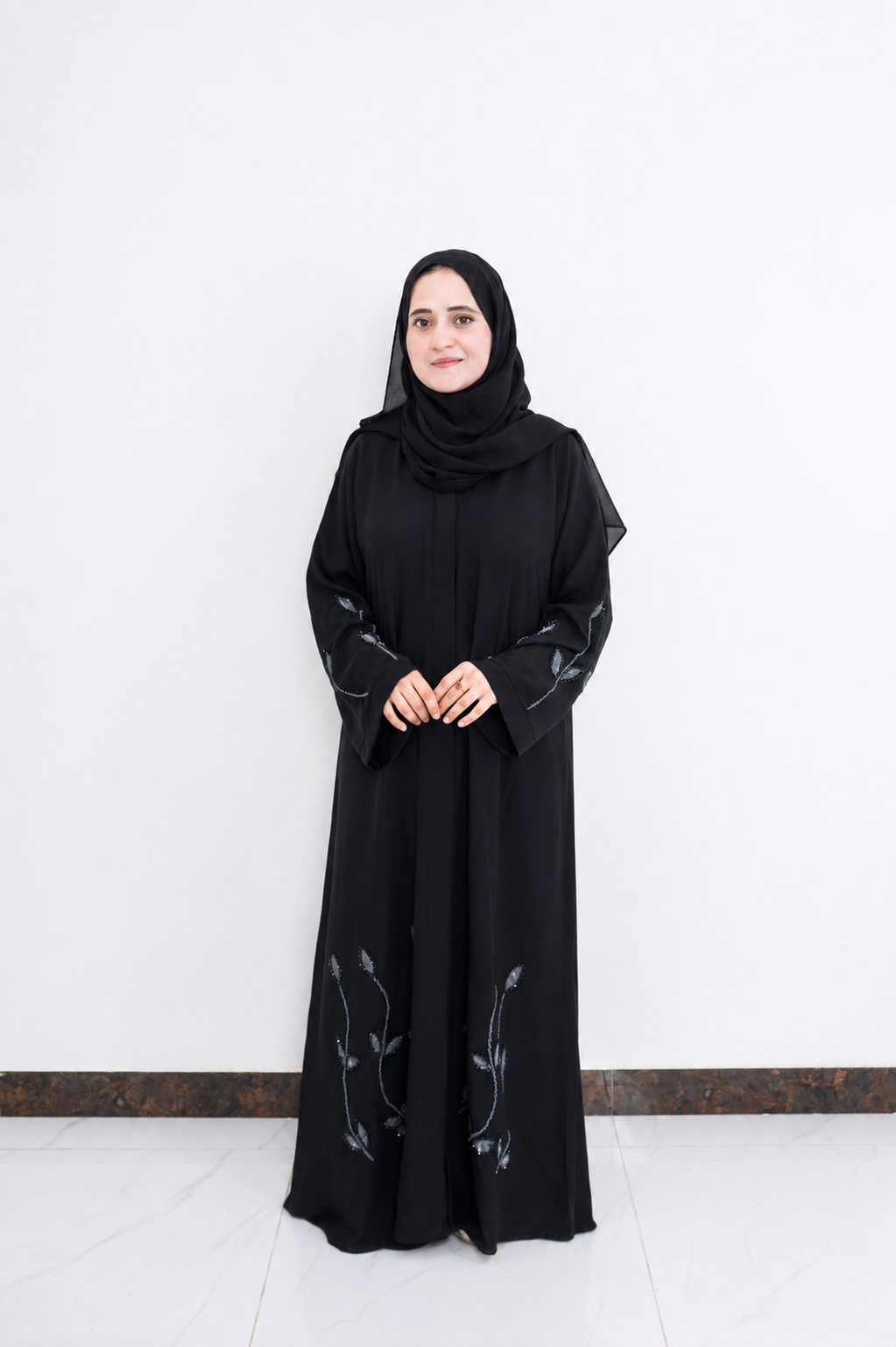 Black Vine-Embellished Minimalist Abaya